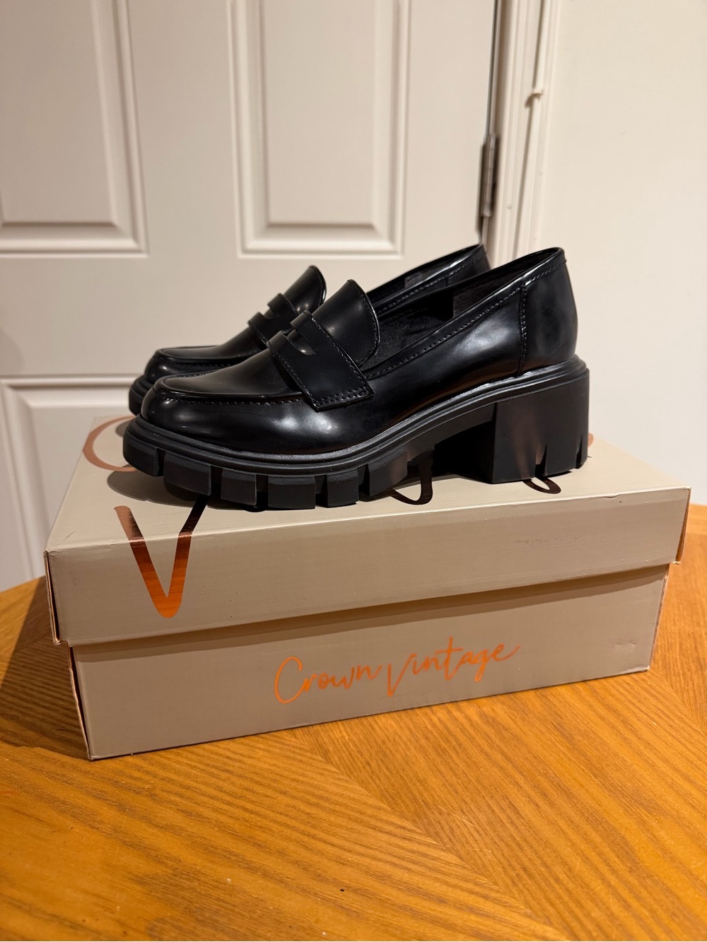 Crown Vintage CV-Sage Women’s 6.5M Black Patent Chunky Lug Sole Penny Loafers